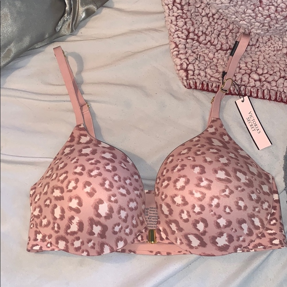 NEW WITH TAGS❤️ Victoria Secret Cheetah Print Bra